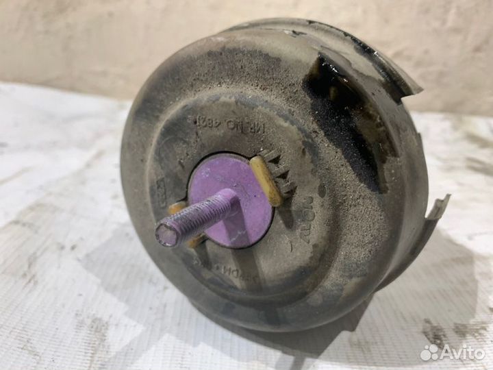 Опора двигателя правая Audi A4 B7 2005-2007