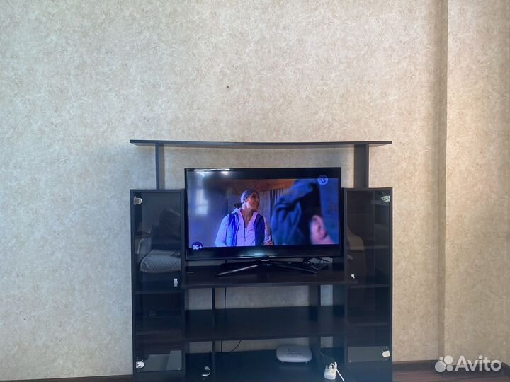 Полка под телевизор