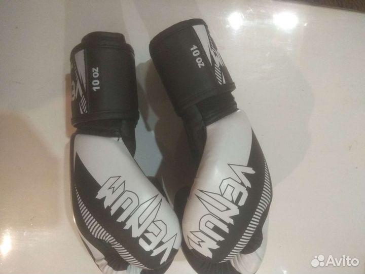 Боксерские перчатки