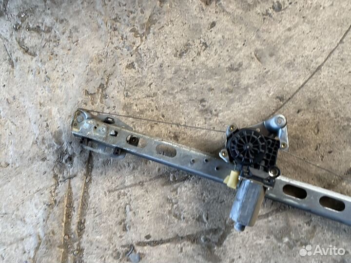 Мерседес ML W163 задний правый стеклоподьемник