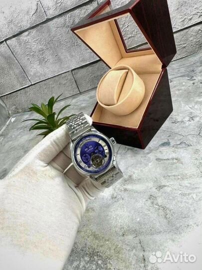 Механические наручные часы Omega