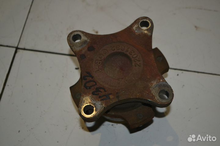 22031832 Volvo Кронштейн термомуфты