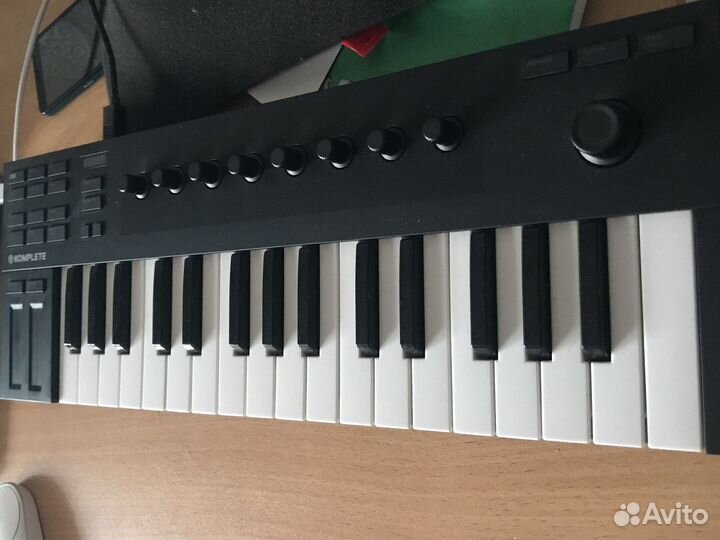 Midi-клавиатура komplete kontrol m32