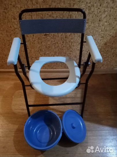 Новое кресло-туалет с санитарным основанием
