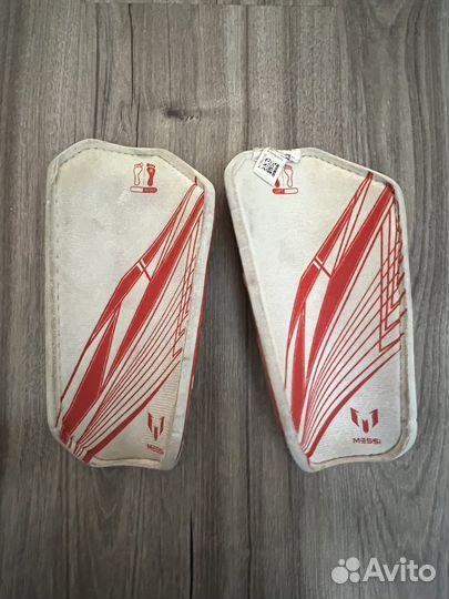 Футбольные щитки