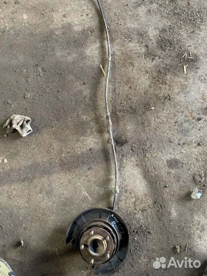 Трос стояночного тормоза правый Mitsubishi Lancer