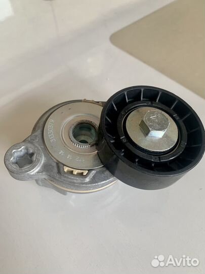 Натяжитель приводного ремня с роликом Volvo