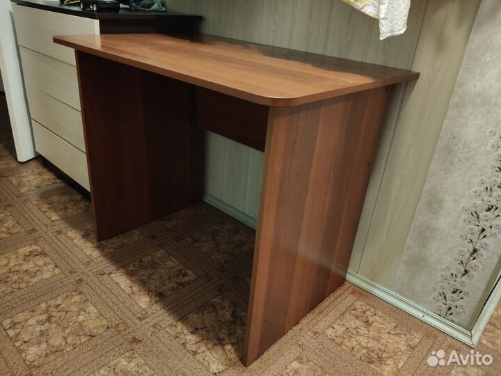 Письменный стол