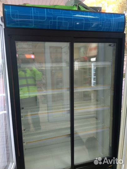 Холодильный шкаф двухдверный