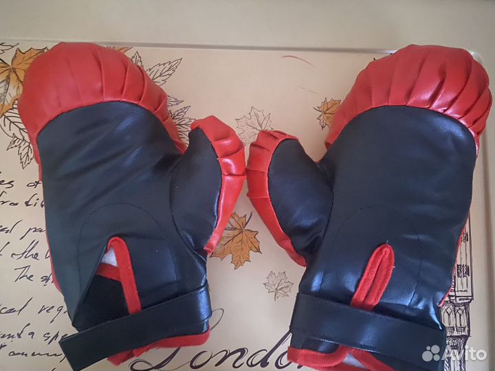 Боксерские перчатки на мальчика (Новые)