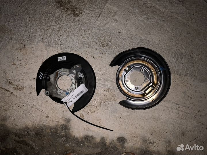 Щит опорный задний camry 50