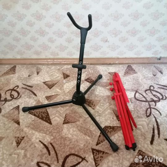 Стойка для саксофона, и пюпитр