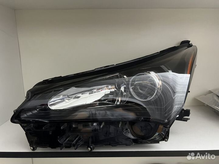 Фара левая Lexus NX 2014-2017 дорест