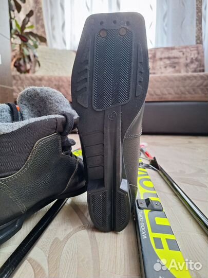 Зимний комплект:беговые лыжи, ботинки, стяжки