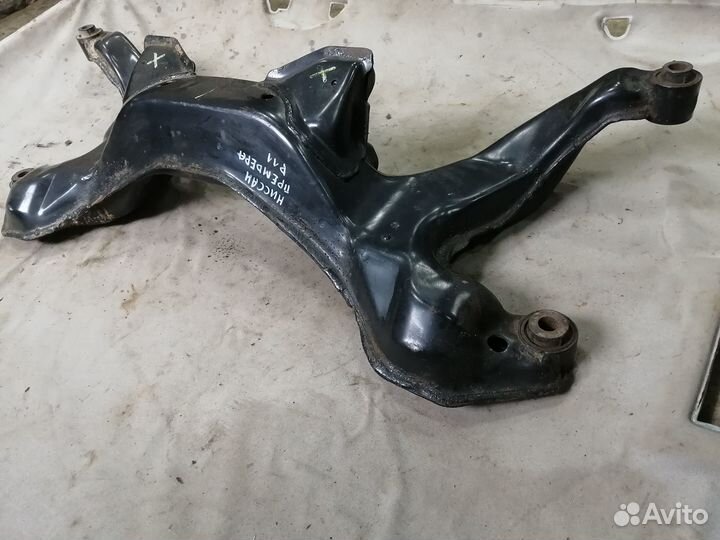 Балка подмоторная подрамник Nissan Primera 2000