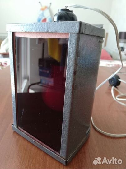 Красный фонарь для проявления фотопленок