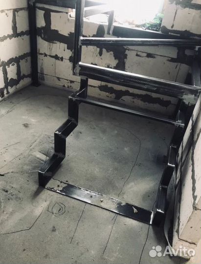 Каркас из метала Лестницы на Ломанном Косоуре на В