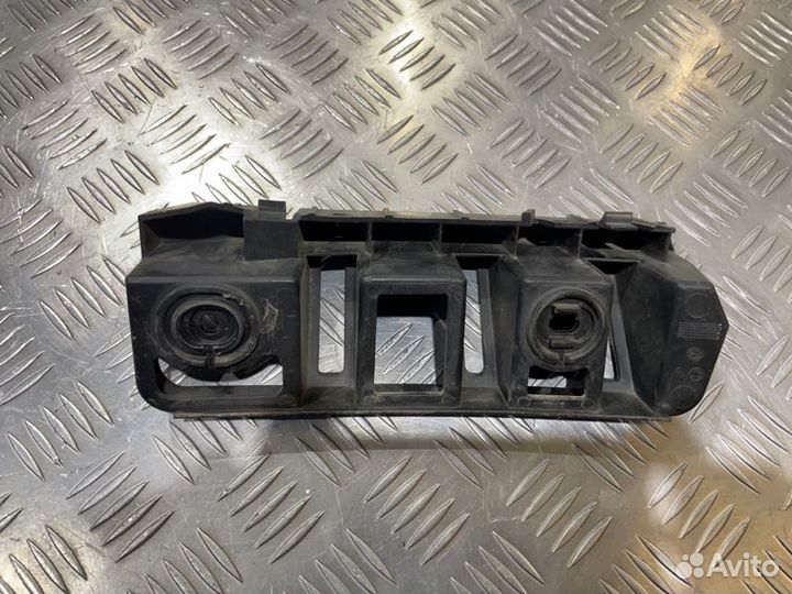 Кронштейн бампера задний правый Skoda Rapid CZC