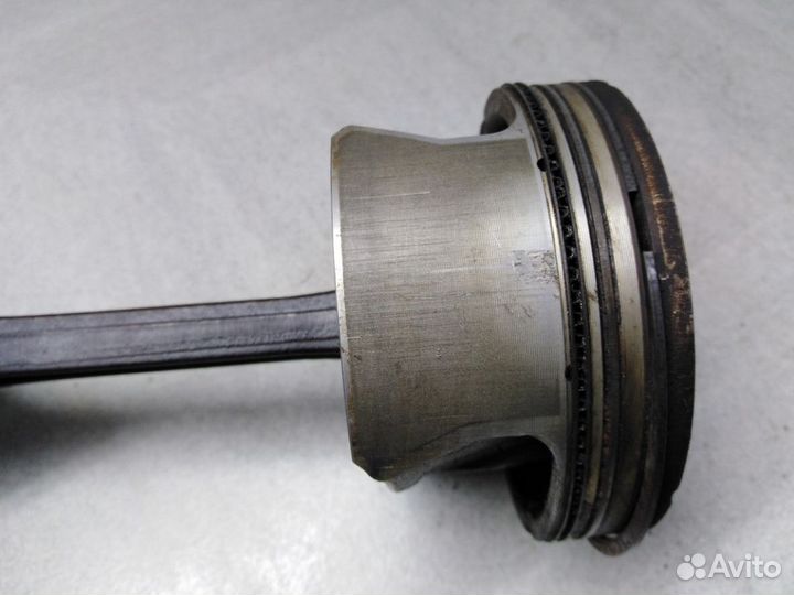 Поршень с шатуном Мерседес