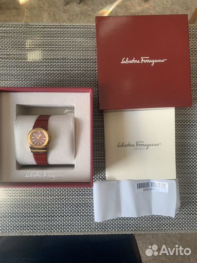 Часы женские Salvatore Ferragamo 23 мм