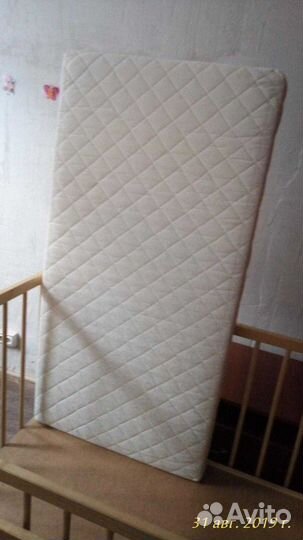 Продаю детскую кроватку с матрасом