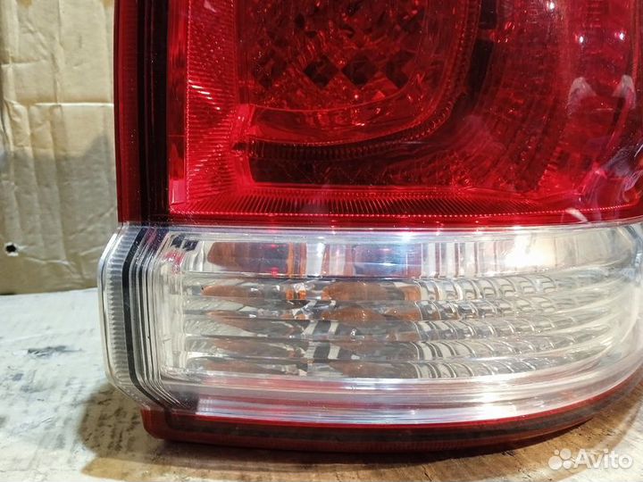 Фонарь задний правый Toyota Land Cruiser 200 4.5л