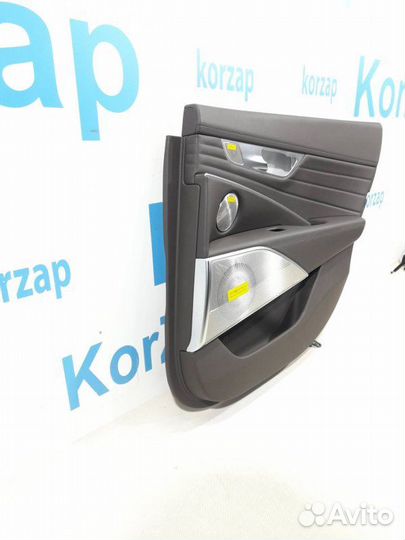 Обшивка двери задняя правая Kia K900 RJ 2020