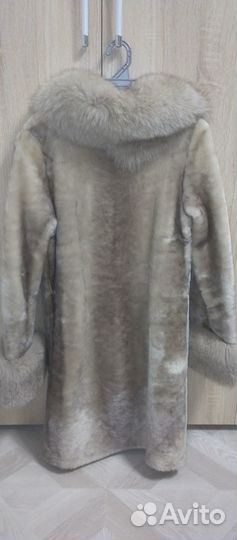 Шуба мутоновая с меховым воротником