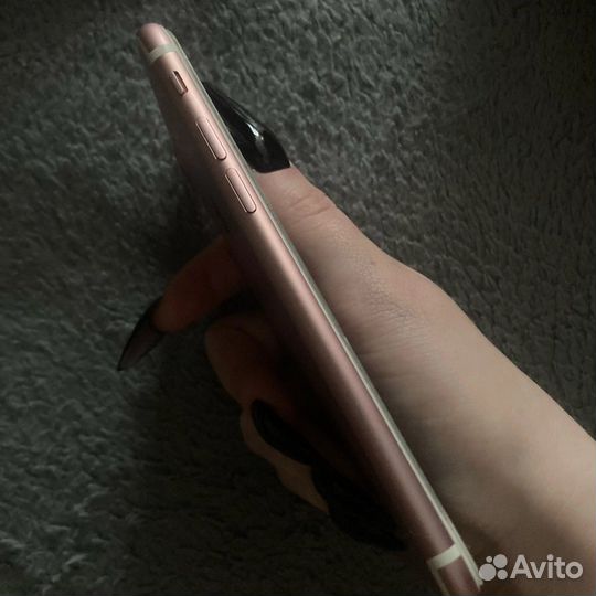 Телефон iPhone 7