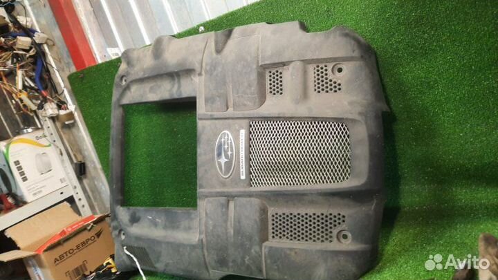 Декоративная накладка двс Subaru Legacy BL5