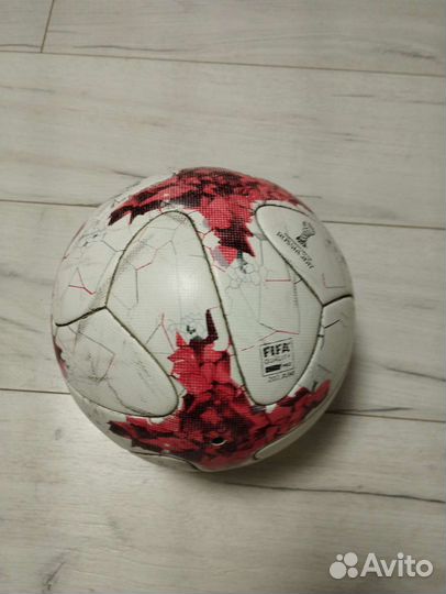 Футбольный мяч adidas