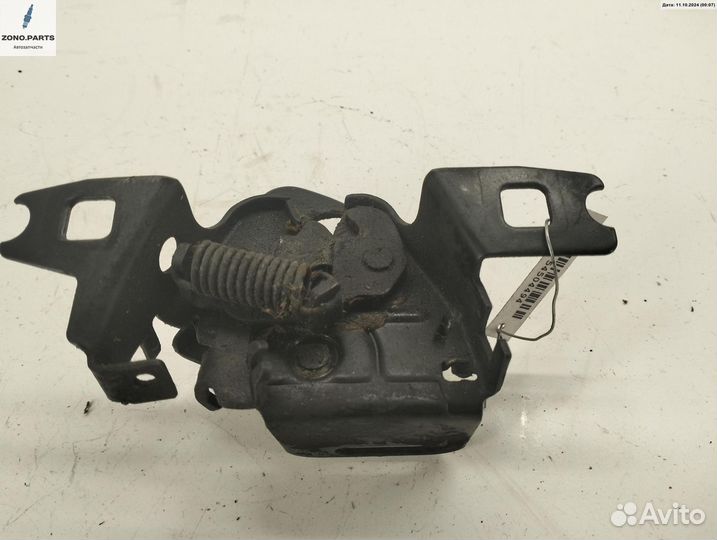 Замок капота 1H0823509B на Volkswagen Golf-3