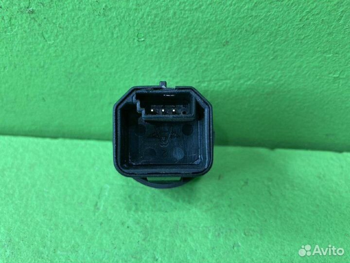 Включатель клавишный iveco stralis