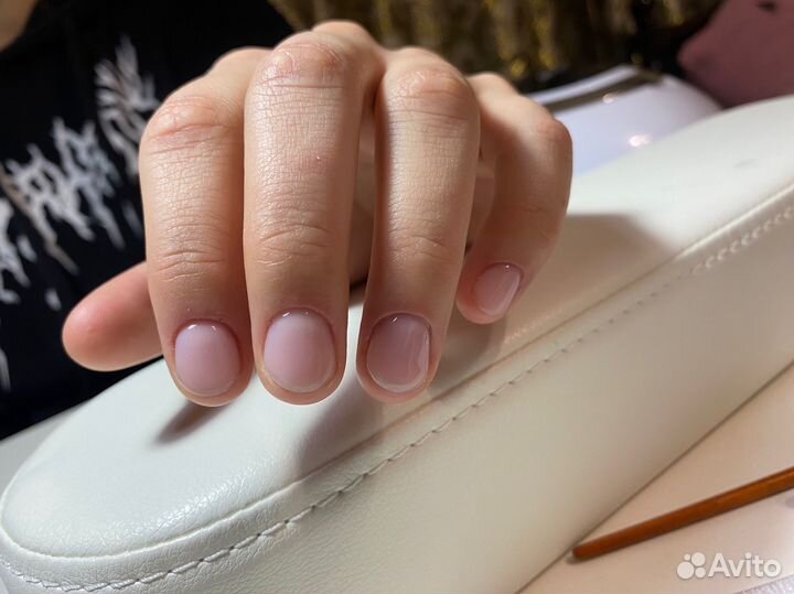 Модель на маникюр с покрытием гель-лак