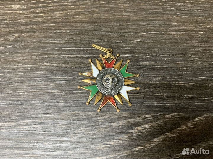 Значки, медали, жетоны, ордена, вымпелы