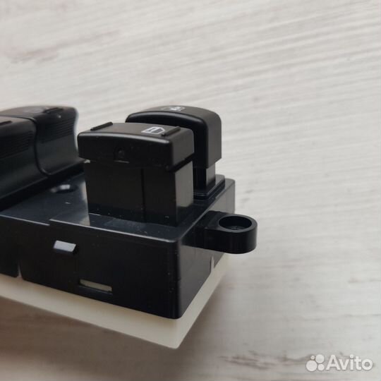 Блок управления стеклоподъемниками Nissan Xterra N