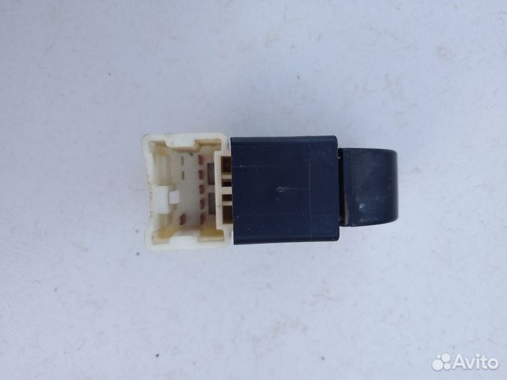 Кнопка стеклоподъёмника Nissan