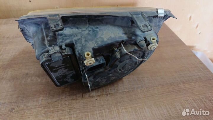 Фара правая Volkswagen Bora