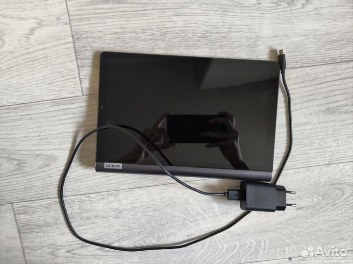 Планшет Lenovo Yoga SMART Tab