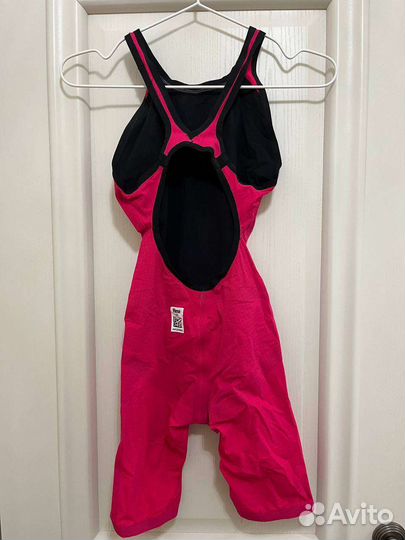 Плавательный костюм