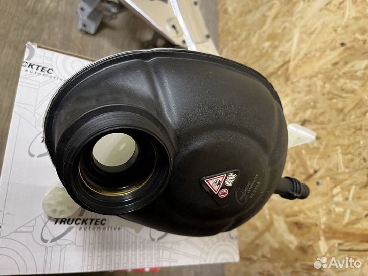 Mercedes W205 W213 расширительный бачок