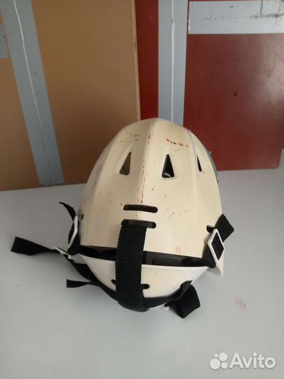 Вратарский шлем