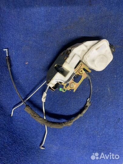 Замок боковой двери передний правый Mitsubishi