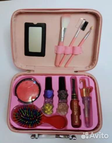 Набор косметики в чемодане для девочек