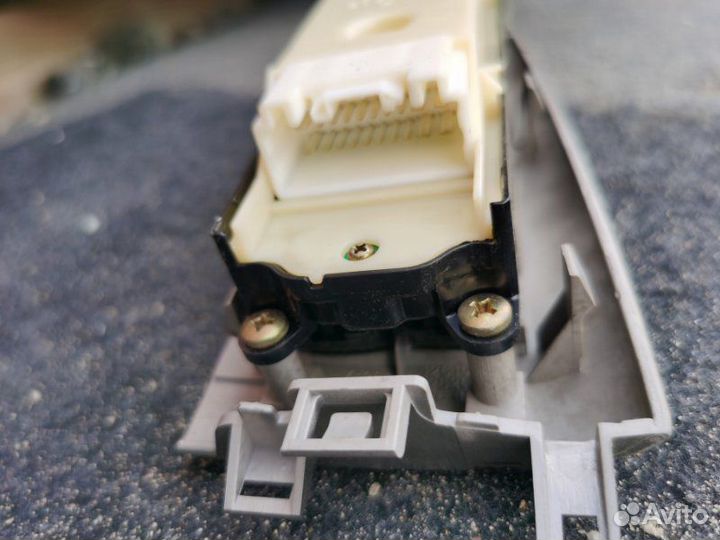 Блок управления стеклами передний правый Toyota