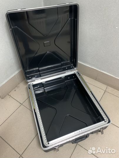 Пластиковый кейс для микшерного пульта