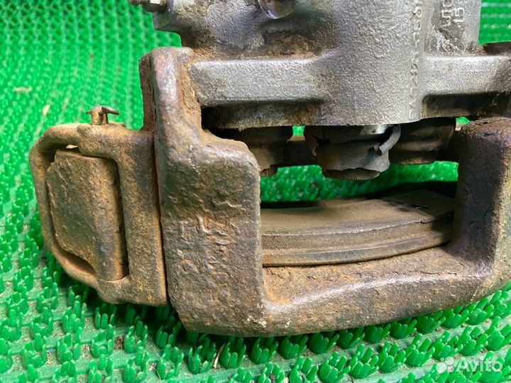 Суппорт передний правый Лада Нива 2004