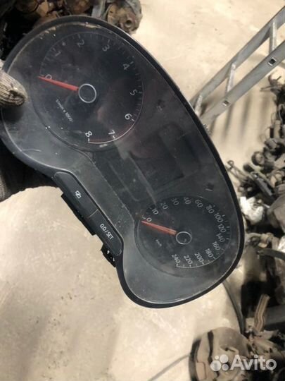 Панель приборов Volkswagen Polo 5