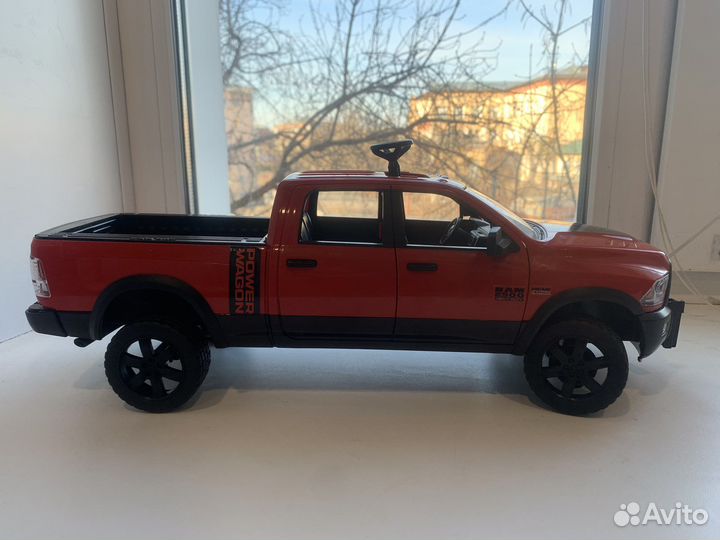 Машинка Bruder Dodge Ram