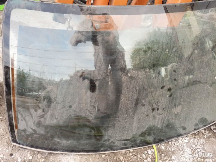 Стекло заднее Nissan Almera n15